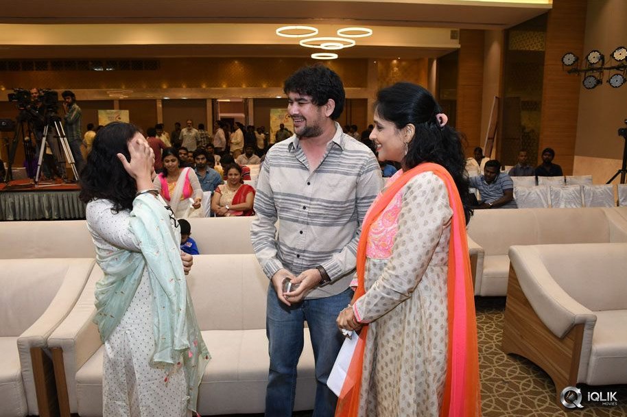 100-Days-of-Love-Movie-Audio-Launch